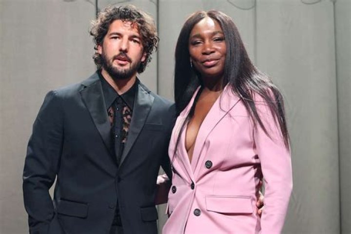 How old is Angela from 90 Day Fianc and what is age gap with Michael?