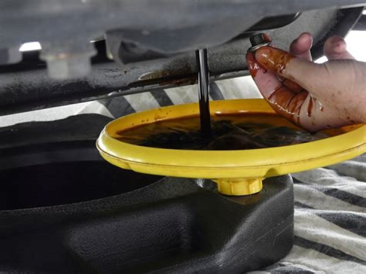 Insider Tips On Tipping For Oil Changes