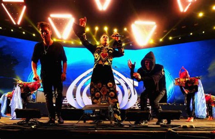Luke Steele Net Worth | SnogBlogy