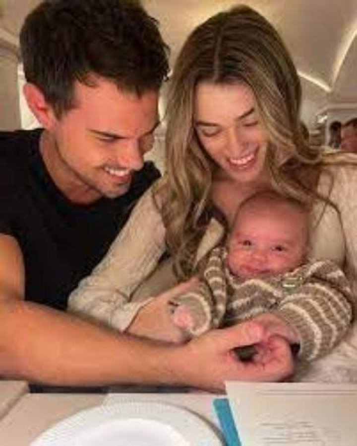 Taylor Lautner Parents, Ethnicity, Age, Height, Wiki, Biography, Wife, Photos, Children ·