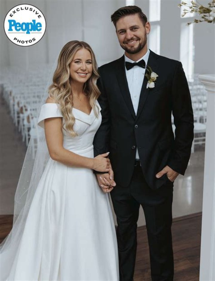 Uncover The Secrets: Charissa Thompson's Relationship Explored